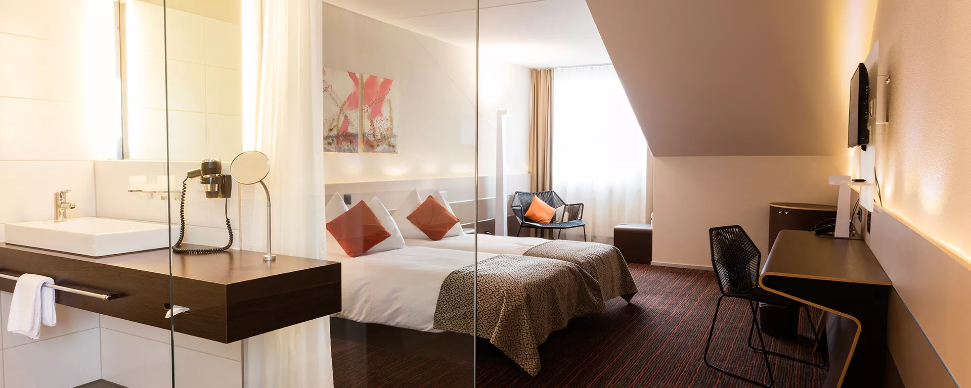 Deluxe Hotelzimmer mit Badezimmer im Hotel riverside