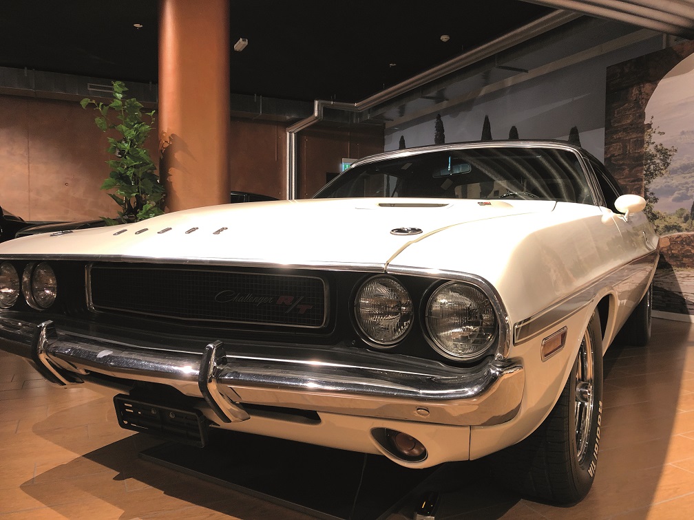 Dodge Challenger RT 383 Magnum