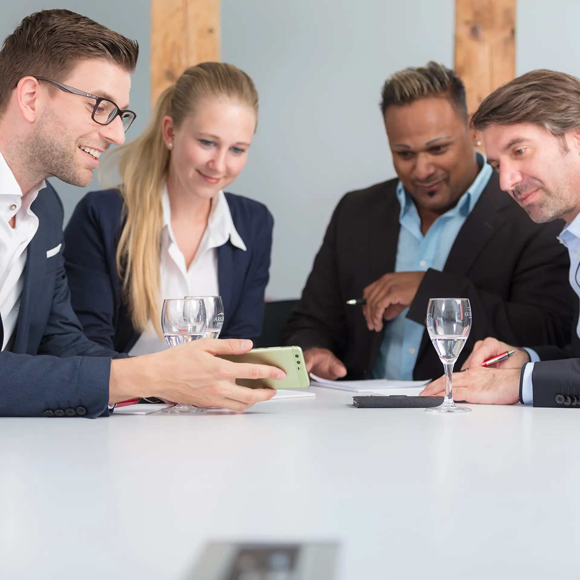 Erklaeren Im Seminarraum Im Hotel Riverside Glattfelden Zürich Seminarhotel Kongresshotel Tagungshotel Workshop Meeting Location