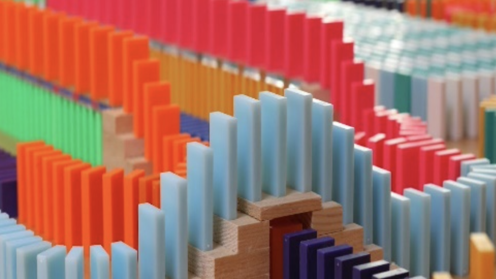 Domino Challenge Das Perfekte Rahmenprogramm Für Ihr Teamevent Als Sideevent Nach Ihrem Seminar Oder Tagung Im Hotel Riverside Zweidlen Glat