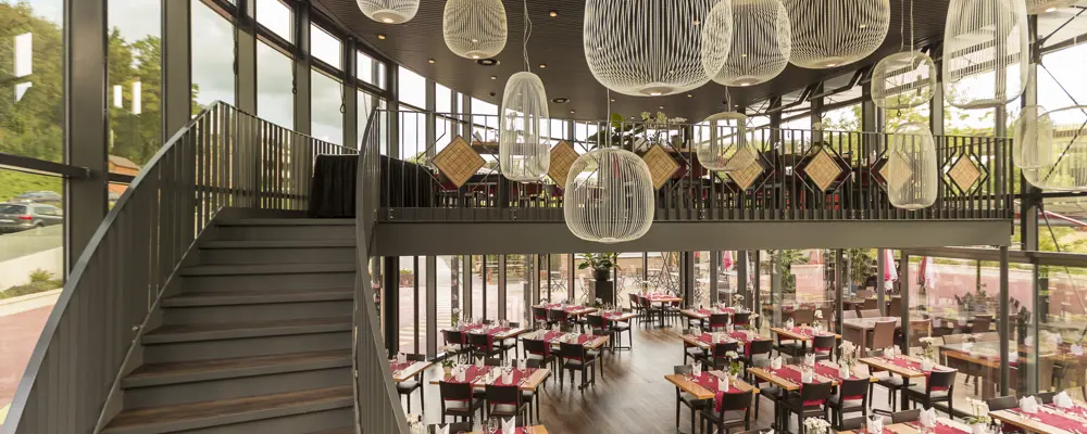 Restaurant Thaigarden Mit Galerie Treppenaufgang Im Hotel Riverside