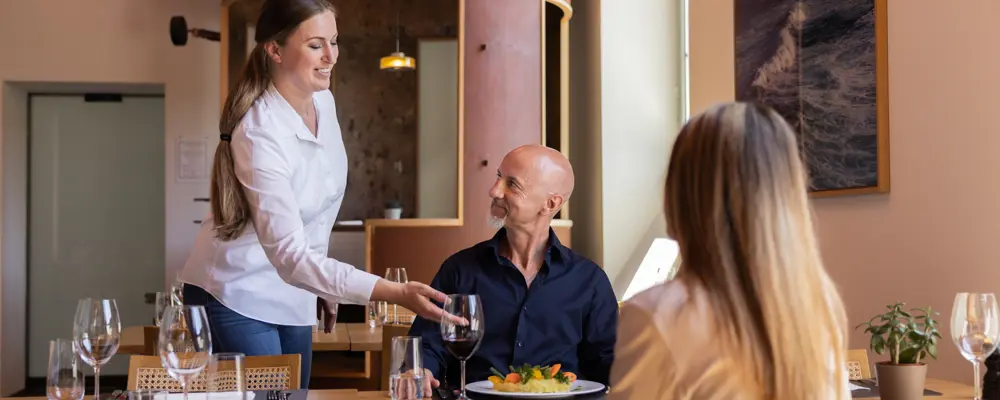 Restaurant Kesselhaus Service Im Seminarhotel Kongresshotel Tagungshotel Hochzeits Location Hotel Riverside Glattfelden Zürich