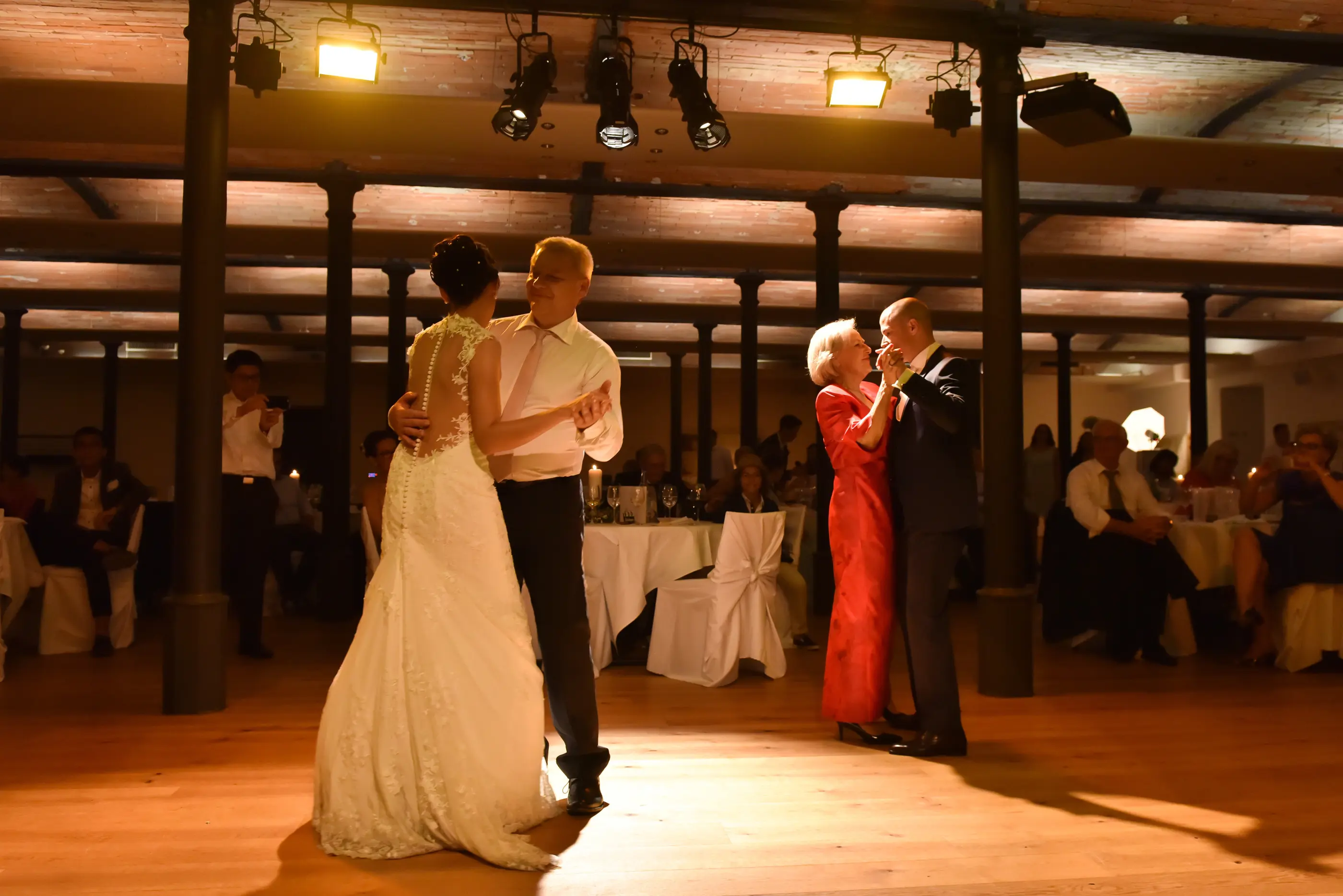 Hochzeitstanz Mit Brautvater Beim Heiraten Hochzeit Und Trauung Im Hotel Riverside Glattfelden Zürich Seminarhotel Kongresshotel Tagungshote