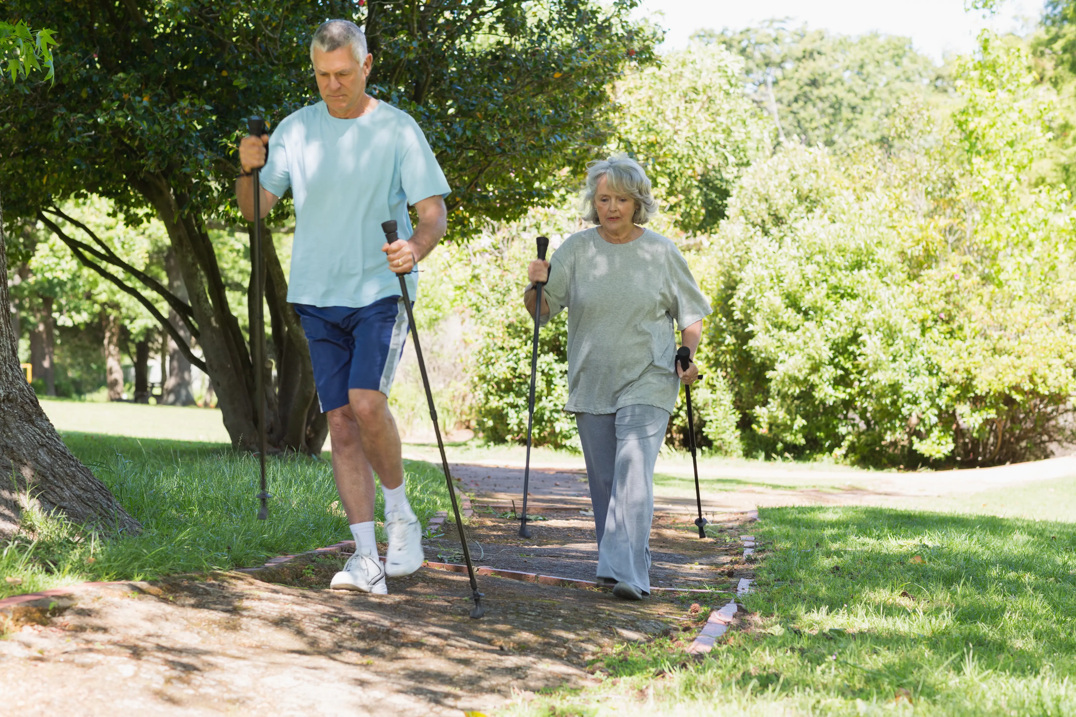 Nordic Walking Das Perfekte Rahmenprogramm Für Ihr Teamevent Als Sideevent Nach Ihrem Seminar Oder Tagung Im Hotel Riverside Zweidlen Gl (1)