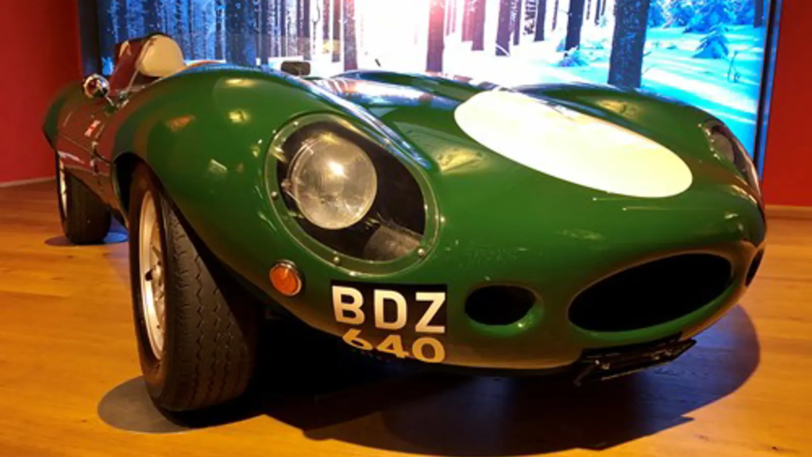Jaguar D Type Im Autoatellier Im Hotel Riverside In Glattfelden