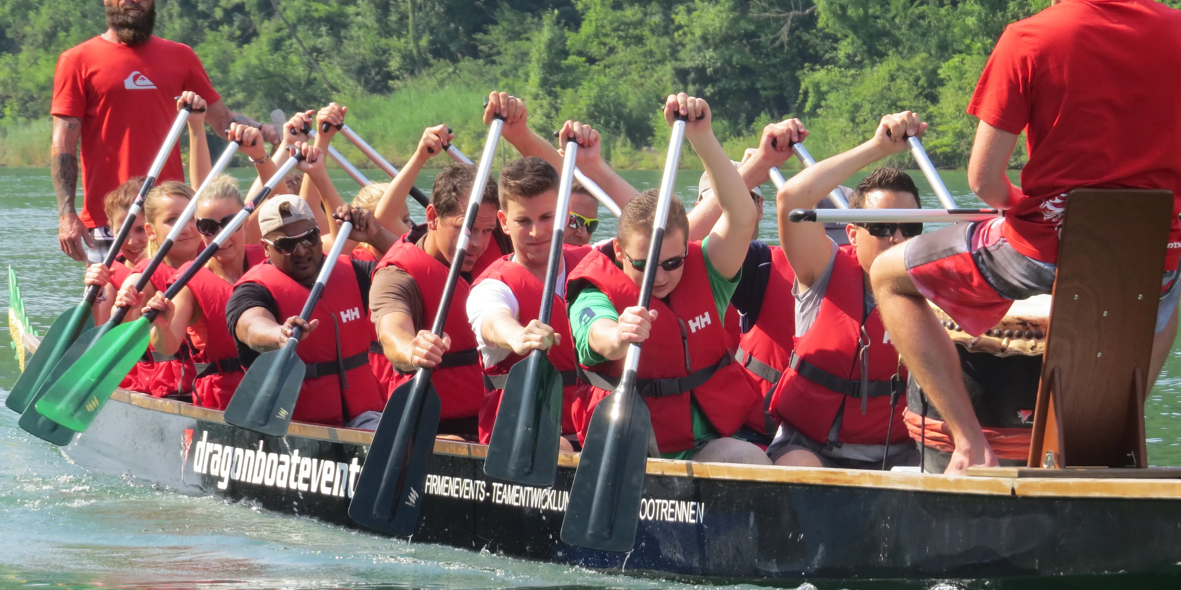 Drachenboot Rennen Das Perfekte Rahmenprogramm Für Ihr Teamevent Als Sideevent Nach Ihrem Seminar Oder Tagung Im Hotel Riverside Zweidlen Gl