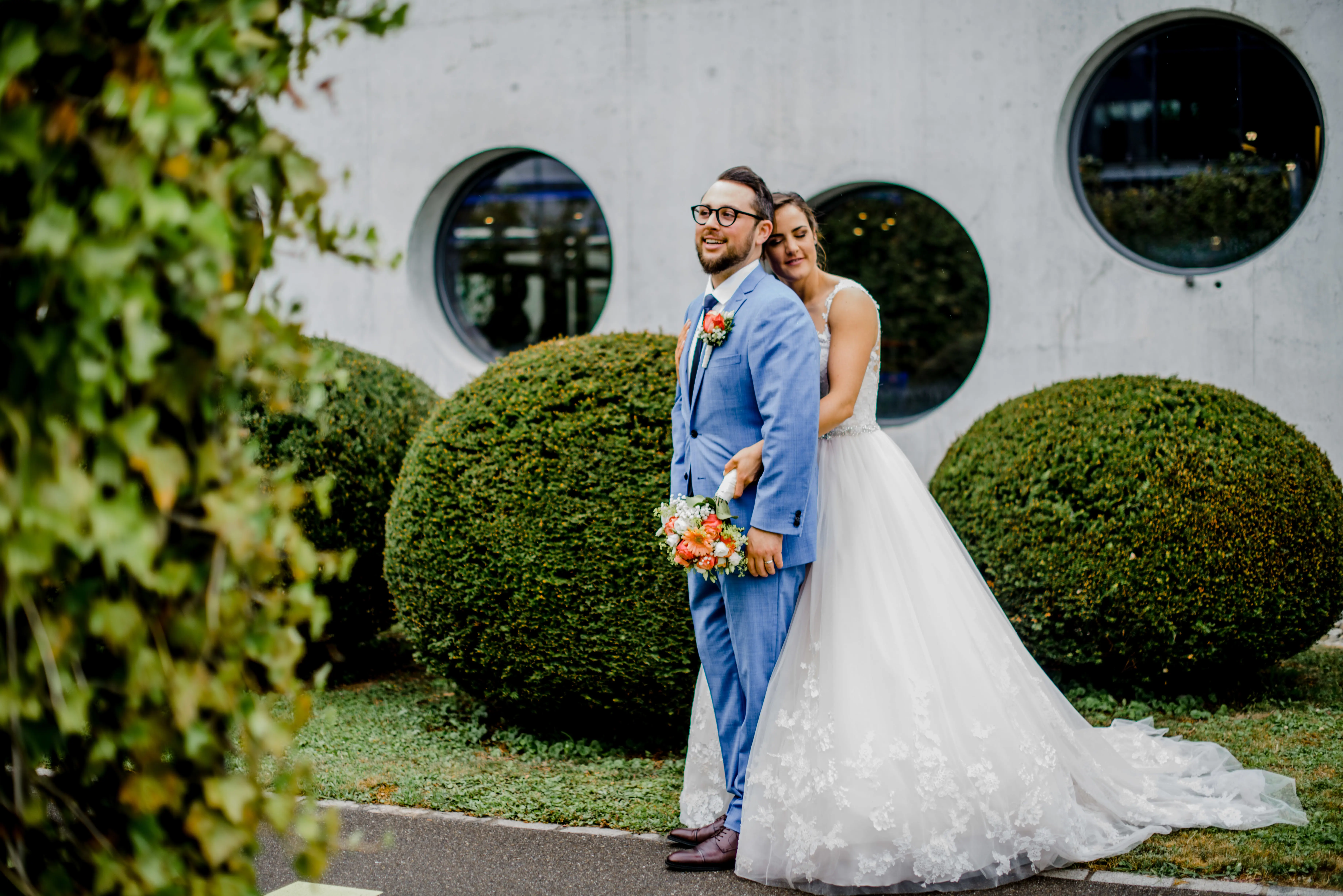 Braut Und Braeutigam Vor Dem Riverside Hotel