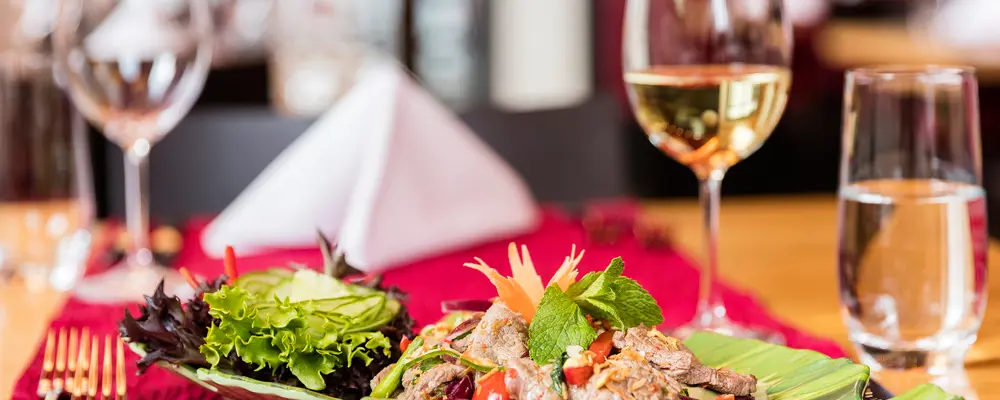 Essen Im Restaurant Thaigarden Im Seminarhotel Kongresshotel Tagungshotel Hochzeits Location Hotel Riverside Glattfelden Zürich