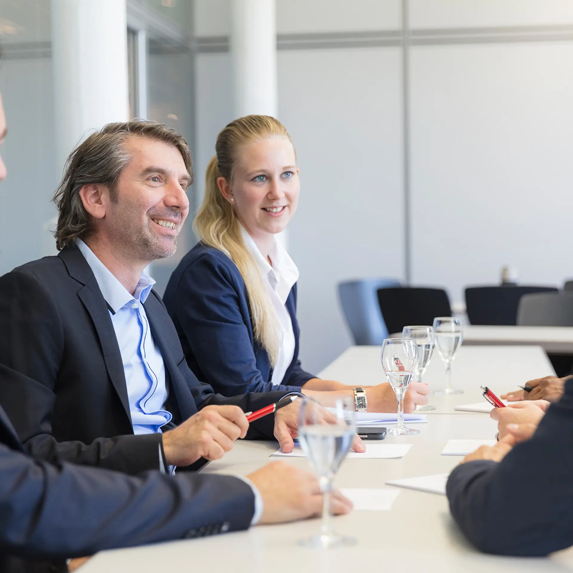 Zuhoeren Im Seminarraum Im Hotel Riverside Glattfelden Zürich Seminarhotel Kongresshotel Tagungshotel Workshop Meeting Location