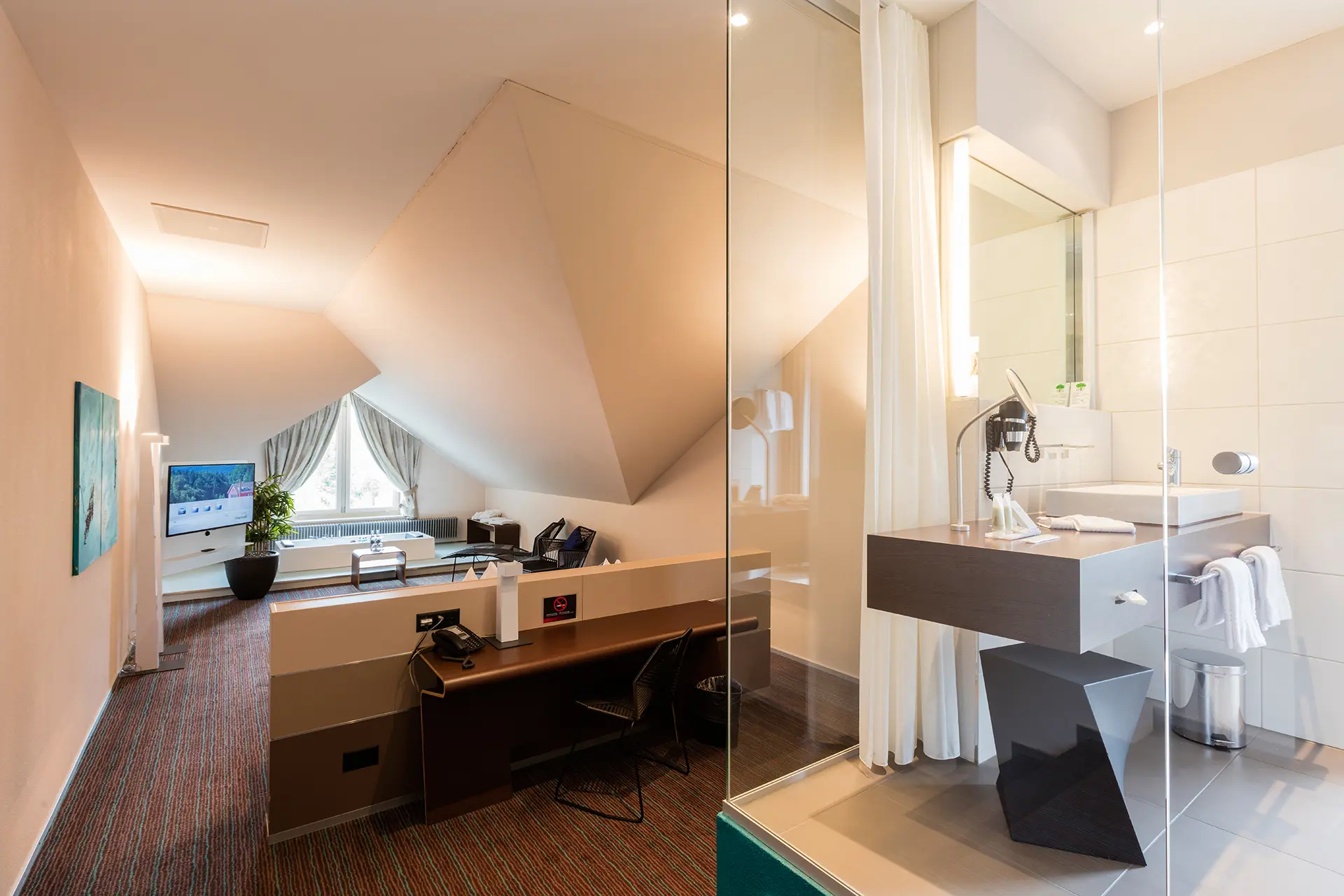 Junior Suite Hotelzimmer Hotel Riverside Glattfelden Zürich Seminarhotel Hochzeits Suite WC Zimmer